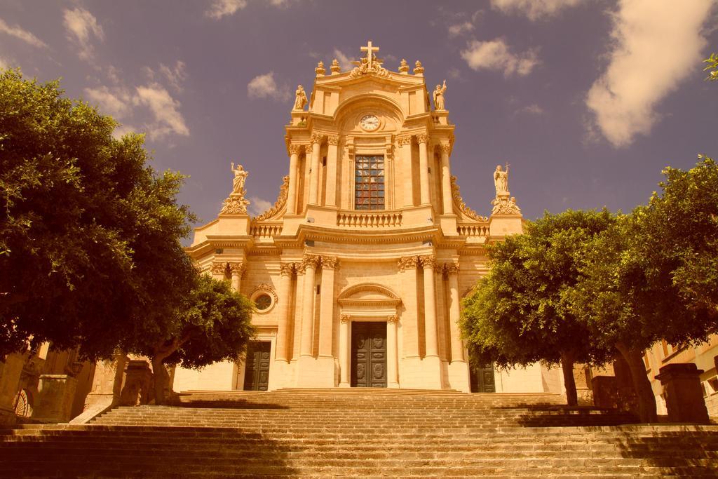 Si-Moutique, Le Case-Grotte Degli Avi 2 Modica Exterior photo